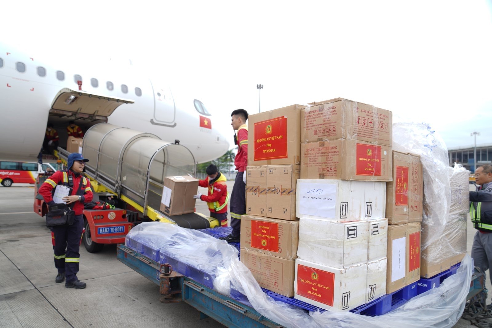 _transport_the_Vietnamese_rescue