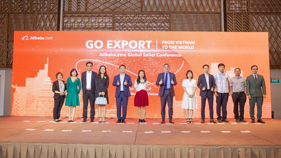 ការចុះអនុស្សរណៈយោគយល់គ្នារវាងក្រុមហ៊ុន Alibaba នឹងភ្នាក់ងារលើកកម្ពស់ពាណិជ្ជកម្មរបស់វៀតណាម រូបភាព៖ VNA