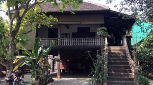 ផ្ទះ​បុរាណ​ខ្មែរ នៅ​ក្រុង​បាត់ដំបង ខេត្ត​បាត់ដំបង។