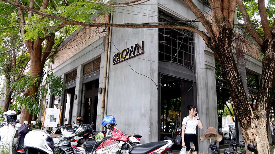 ហាងកាហ្វេ Brown Coffee នៅ​រាជ​ធានី​ភ្នំពេញ