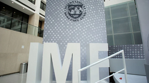 IMF ព្រមានថា សេដ្ឋកិច្ចសាកលនឹងកាន់តែដាំក្បាលចុះជាងមុនទៀត