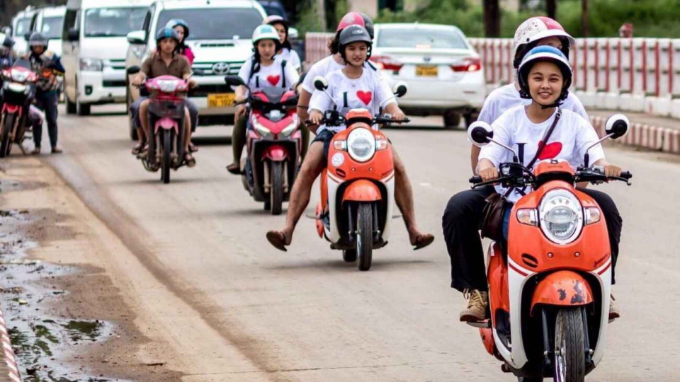នារីម៉ូតូដុបទេសចរណ៍ I Love Asia Tour (រូបភាព៖ TripAdvisor)
