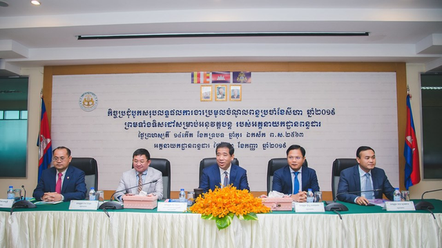 ចំណូលពន្ធដារ ប្រមូលបានជិត ២ពាន់លានដុល្លារ កើនឡើងប្រមាណ ៣០% នៅ៨ខែ ឆ្នាំ២០១៩ (រូបភាព៖ ហ្វេសប៊ុកអគ្គនាយកដ្ឋាន​ពន្ធដារ)