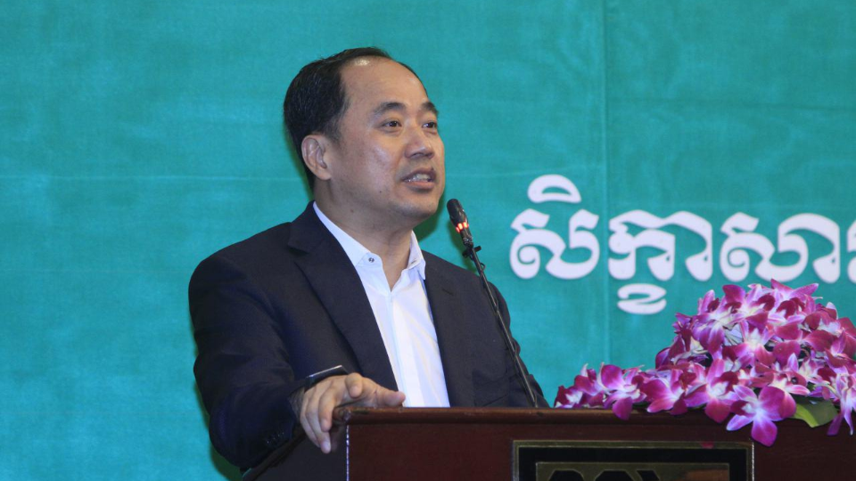 លោកឧកញ៉ា សៀ ឫទ្ធី ប្រធាន​ក្រុមប្រឹក្សាភិបាល និងជាអគ្គនាយ​ក​ក្រុមហ៊ុន World Bridge Group