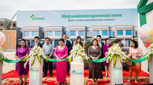គម្រោងបុរីអាប់ថោនជាប់ផ្សារទំនើបជីបម៉ុង៥០ម៉ែត្រ ត្រឹមតែរយៈពេល២ម៉ោង លក់ផ្ទះអស់ ៦០%
