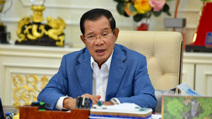 គ្រួសារក្រីក្រនឹងទទួលបានថវិកាពីរដ្ឋ ២ម៉ឺនរៀលក្នុងមួយថ្ងៃ នៅអំឡុងពេលត្រូវធ្វើចត្តាឡីស័ក (រូបភាព៖ ហ្វេសប៊ុកផេក នាយករដ្ឋមន្ត្រី​កម្ពុជា)