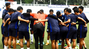 សកម្មភាព​កីឡាករបាត់ទាល់​ មុនការប្រកួតចាប់ផ្ដើម (រូបភាព៖ ហ្វេសប៊ុក​សហព័ន្ធ​កីឡាបាល់ទាត់​កម្ពុជា)