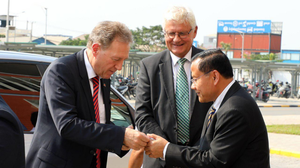 មន្ត្រីជាន់ខ្ពស់អាល្លឺម៉ង់ ទស្សនកិច្ចធនាគារអេស៊ីលីដា និងវិទ្យាស្ថានពាណិជ្ជសាស្ត្រអេស៊ីលីដា
