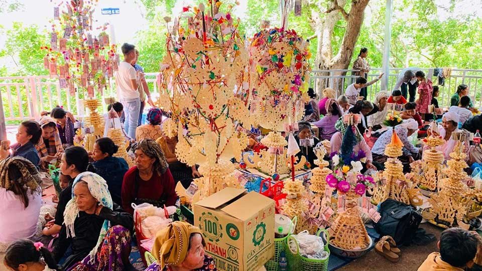 ទិវានំ​ប្រពៃណី​ចាម្ប៍