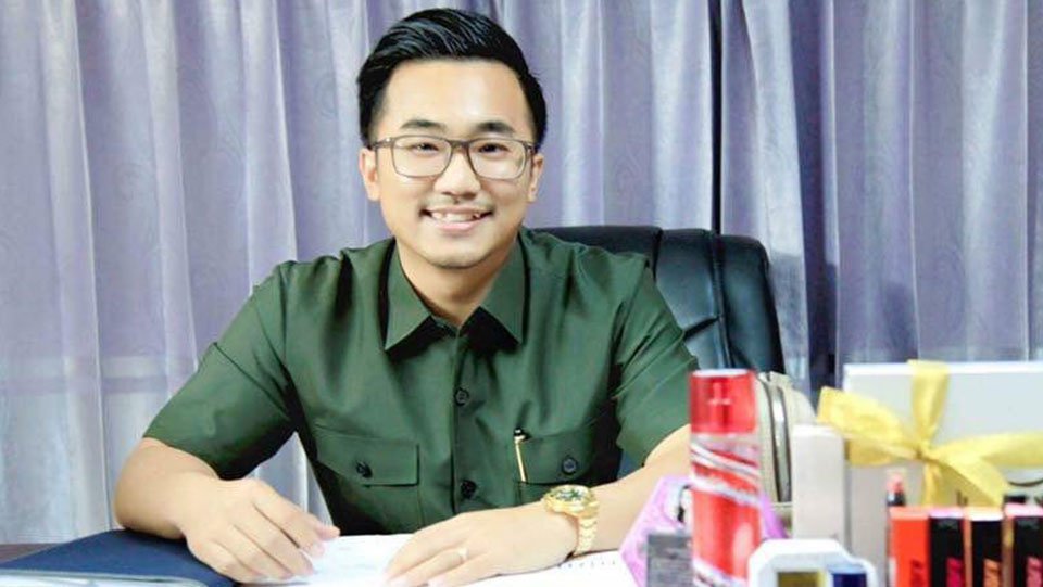 លោក​ឧកញ៉ា ចិត្រ សិរីសុភ័ក្រ្ត ស្ថានិក​ក្រុមហ៊ុន Luxury Smile & MONSNE កាហ្វេ។