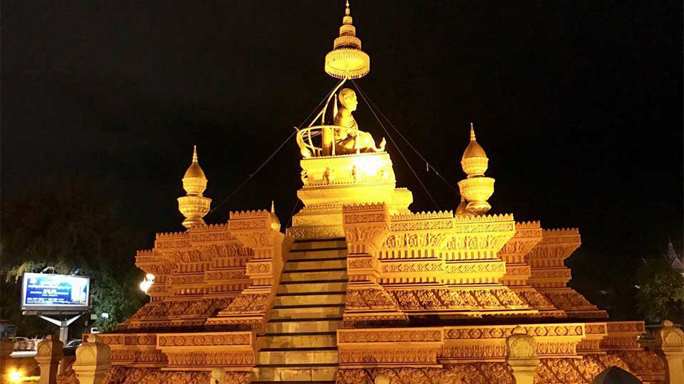 រូបសំណាក​សម្ដេច​ព្រះ​សង្ឃរាជ ជួន ណាត។