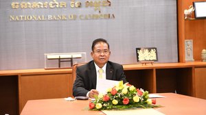 ឯកឧត្តម ជា ចាន់តូ ទេសាភិបាល ធនាគារជាតិនៃកម្ពុជា បានជួបស្វាគមន៍ក្រុមបេសកកម្មពិគ្រោះយោបល់របស់មូលនិធិរូបិយវត្ថុអន្តរជាតិ (IMF) ​  រូបភាព៖ ធនាគារជាតិ នៃកម្ពុជា