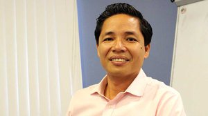 លោក ឌិន សុមេធារិទ្ធ ប្រធានសមាគមសណ្ឋាគារកម្ពុជា និងជានាយកប្រតិបត្តិសណ្ឋាគារ Frangipani Villa