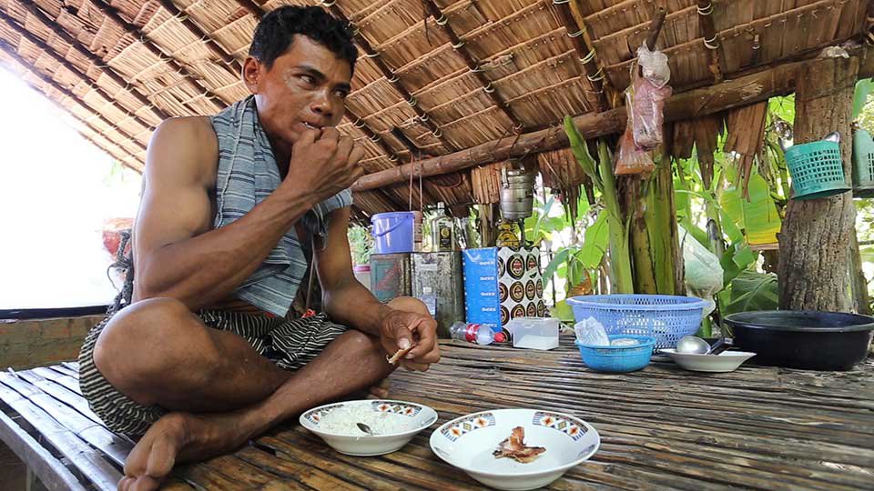 ធនាគារ​ពិភព​លោក​ចេញ​ផ្សាយ​របាយការណ៍​ថ្មី​មួយ ថា ប្រជាជន​កម្ពុជា​ជាង​ ៣លាន​នាក់​បាន​ចាក​ផុត​ពីភាព​ក្រីក្រ។