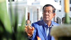 សម្ដេច​តេជោ ហ៊ុន សែន នាយករដ្ឋមន្ត្រី​នៃ​ព្រះរាជាណាចក្រ​កម្ពុជា។ រូបភាពពីទំព័រ​ហ្វេសប៊ុក​នាយករដ្ឋមន្ត្រី