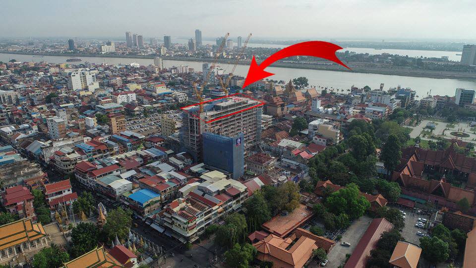 សំណង់អគារសណ្ឋាគារ Hyatt Regency Phnom Penh នៅ​ក្នុងខណ្ឌ​ចម្ការមន រាជធានីភ្នំពេញ។