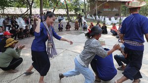 អ្នកស្រុកកំពង់លែងអបអរឆ្នាំថ្មីជាមួយនឹង«សង្ក្រាន្តភ្នំទូកមាស»ដ៏ធំបំផុត រៀបចំឡើងដោយមូលនិធិរបស់ឧកញ៉ា អ៊ឹង ប៊ុនហ៊ូវ