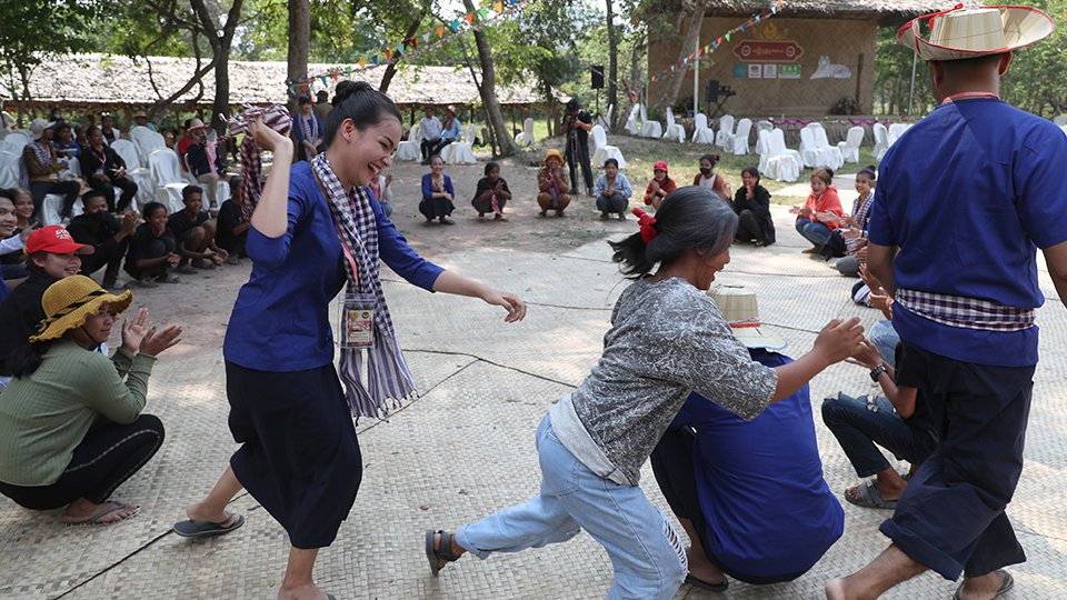 អ្នកស្រុកកំពង់លែងអបអរឆ្នាំថ្មីជាមួយនឹង«សង្ក្រាន្តភ្នំទូកមាស»ដ៏ធំបំផុត រៀបចំឡើងដោយមូលនិធិរបស់ឧកញ៉ា អ៊ឹង ប៊ុនហ៊ូវ