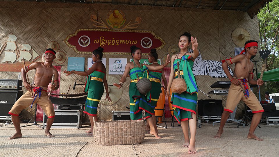 ការសម្ដែងរបាំក្នុងពិធីសង្ក្រាន្តភ្នំទូកមាស នៅស្រុកកំពង់លែង ខេត្តកំពង់ឆ្នាំ នាថ្ងៃទី១៤​ មេសា ២០២២។