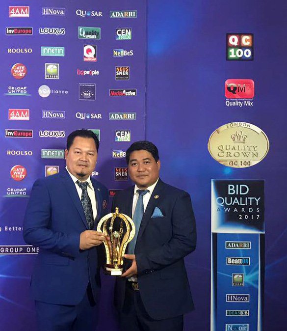 លោក​ឧកញ៉ា ​នួន រិទ្ធី អគ្គនាយក ក្រុមហ៊ុន​ ខ្មែរ ហ្វោនដេសិន អឹព្រេហ្សល (KFA) (រូបស្តាំ)