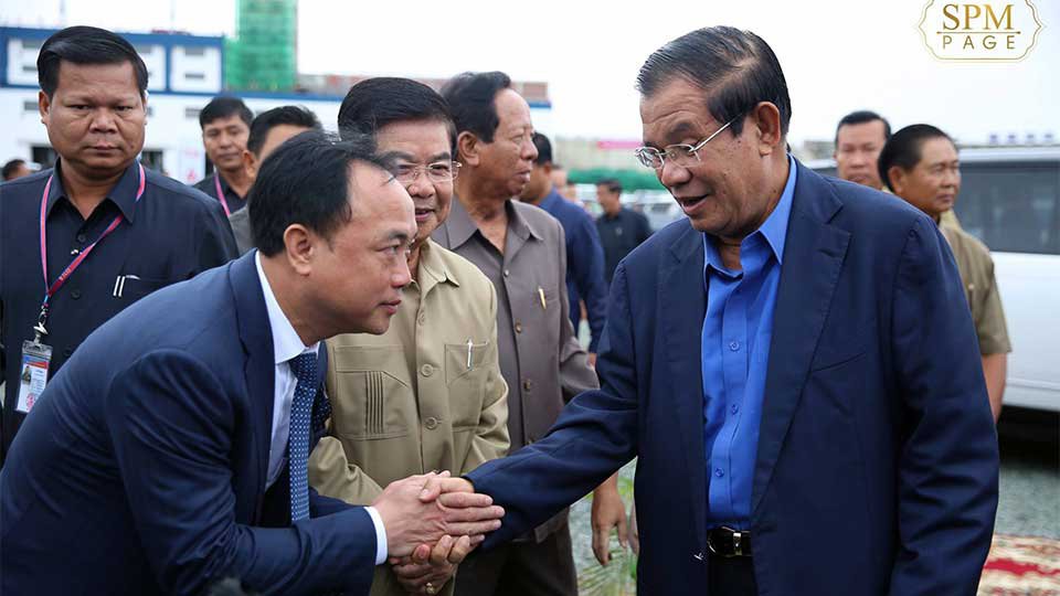 អ្នក​ឧកញ៉ា គិត ម៉េង អគ្គនាយក​ក្រុមហ៊ុន Royal Group ដែល​វិនិយោគ​លើ​ទំនប់​វារី​អគ្គិសនី​សេសានក្រោម-២ ជាមួយ​ដៃគូ​វិនិយោគ​ចិន និង​វៀតណាម។