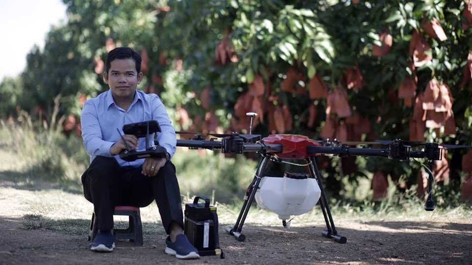 លោក ឡេង សុខលី ប្រធាន​​ក្រុមហ៊ុន​​ដ្រូន​ខ្មែរ​តិចណូឡូជី ។ រូបថតពីក្រុមហ៊ុន