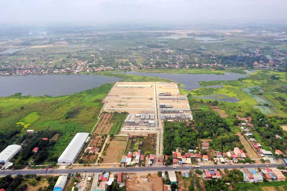 ទីតាំង​នៃគម្រោង «ឧទ្យានមង្គល» នៅ​ផ្លូវជាតិលេខ​មួយ ក្បែរ​ផ្សារ​ព្រែកឯង របស់​បុរី មង្គល​ភ្នំពេញ ។