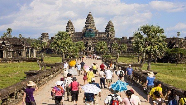 កម្ពុជារំពឹងអាចទាក់ទាញភ្ញៀវទេសចរអន្តរជាតិបានជិត៨លាននាក់នៅត្រឹមឆ្នាំ២០២៨