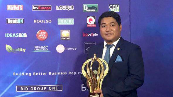ឧកញ៉ា នួន រិទ្ធី ទទួលពានរង្វាន់ ជាអ្នកដឹកនាំដ៏ពូកែ ពី ចក្រភពអង់គ្លេស