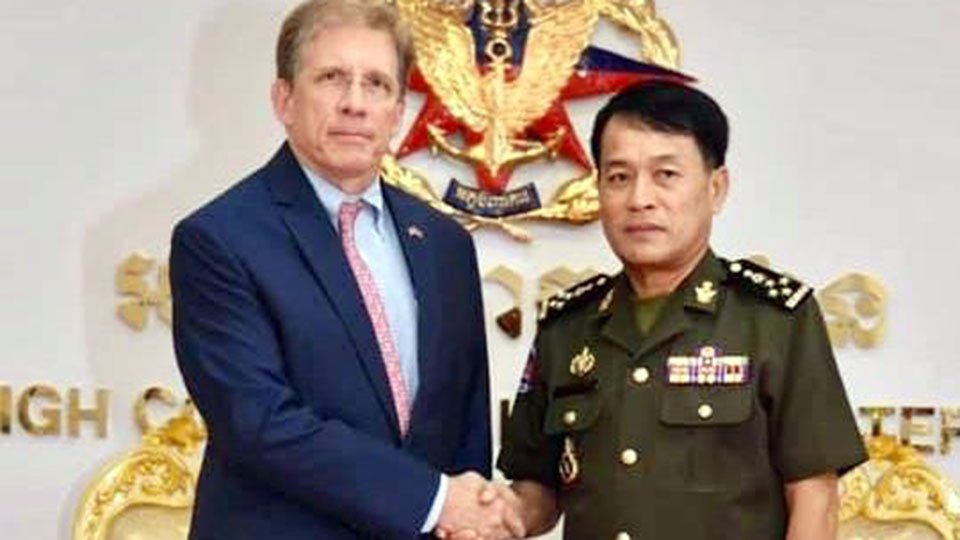 កាលពីថ្ងៃទី៣ ធ្នូ ២០១៩ ឯកអគ្គរដ្ឋទូត​អាមេរិក លោក W. Patrick Murphy ជួប​ជាមួយ​អគ្គមេបញ្ជាការ​កង​យោលពល​ខេមរភូមិន្ទ លោក វង្ស ពិសេន។