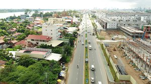 គម្រោង​លំនៅដ្ឋាន​របស់​ក្រុមហ៊ុន បុរី ប៉េង ហួត នៅ​លើ​ផ្លូវ​ជាតិ​លេខ ៦ អា តំបន់ជ្រោយចង្វារ។