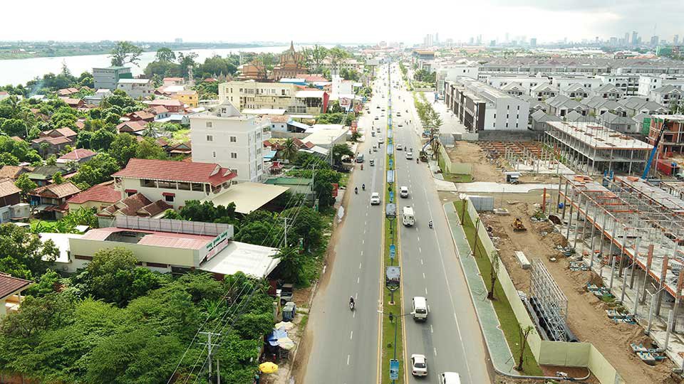 គម្រោង​លំនៅដ្ឋាន​របស់​ក្រុមហ៊ុន បុរី ប៉េង ហួត នៅ​លើ​ផ្លូវ​ជាតិ​លេខ ៦ អា តំបន់ជ្រោយចង្វារ។