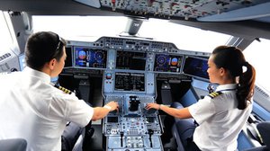 Vietnam Airlines នឹងកាត់ប្រាក់ខែពាក់កណ្ដាលរបស់អ្នកបើកបរយន្ដហោះ និងអ្នកបម្រើតាមយន្ដហោះ (រូបភាព៖ VN Express)