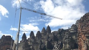 ចាប់ពីឆ្នាំ​២០០៤មក អាមេរិក​ជួយ​ជាង ៣លានដុល្លារ អភិរក្ស​ប្រាសាទ​ភ្នំបាខែង ដែល​ជាកន្លែង​ល្បីល្បាញ​បំផុត​សម្រាប់​ទស្សនា​ថ្ងៃលិច នៅតំបន់អង្គរ។