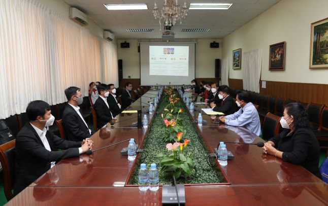 ក្រុមហ៊ុន អេសស៊ីជី បានចុះហត្ថលេខាលើអនុស្សរណៈយោគយល់គ្នា ជាមួយនឹងសាកលវិទ្យាល័យភូមិន្ទកសិកម្ម (RUA) សម្រាប់ការសិក្សាទិន្នន័យមូលដ្ឋានជីវចម្រុះនៅតំបន់ការដ្ឋានយកថ្មកំបោររបស់ រោងចក្រក្រុមហ៊ុន កំពត ស៊ីមេន ។