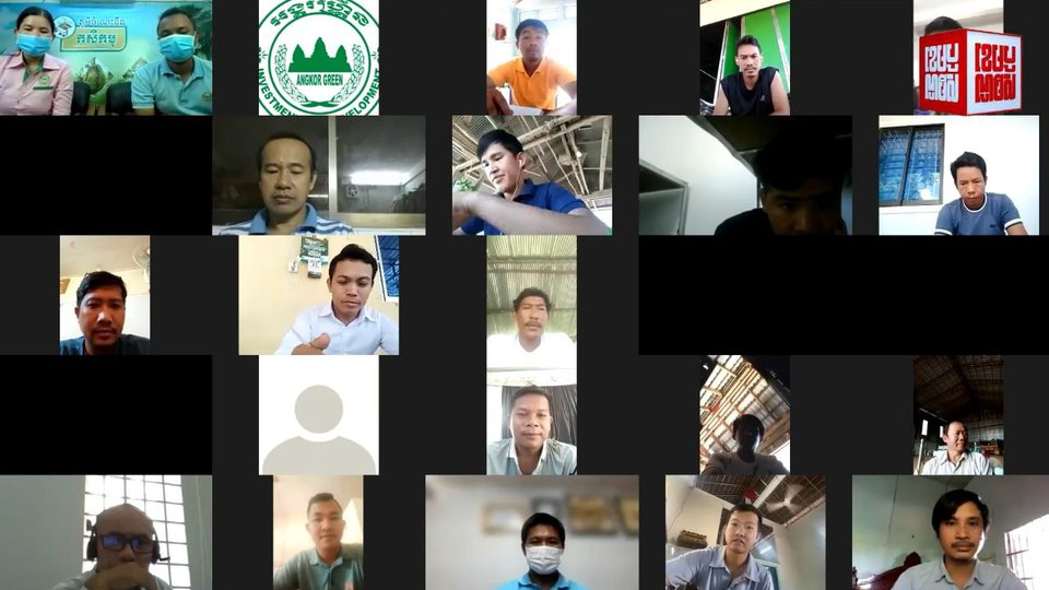 ម្ចាស់ចម្ការស្វាយមកពីតាមបណ្ដាខេត្តនានា ដែលបានចូលរួមវគ្គបណ្ដុះបណ្ដាយជាមួយក្រុមហ៊ុនអង្គរហ្គ្រីនកាលពីថ្ងៃទី១៨កញ្ញាកន្លងទៅ