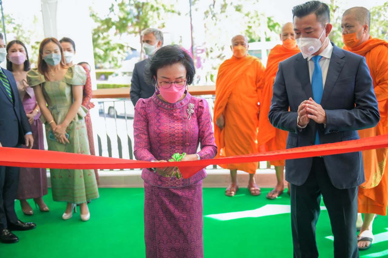 ធនាគារ ជីប ម៉ុង បានប្រារព្ធពិធីសម្ពោធជាផ្លូវការសាខាថ្មីរបស់ខ្លួន ដែលមានទីតាំងស្ថិតក្នុងផ្សារទំនើប ជីប ម៉ុង សែនសុខម៉ល កាលព្រឹកថ្ងៃពុធ ទី១៩ ខែមករា ឆ្នាំ២០២២នេះ។