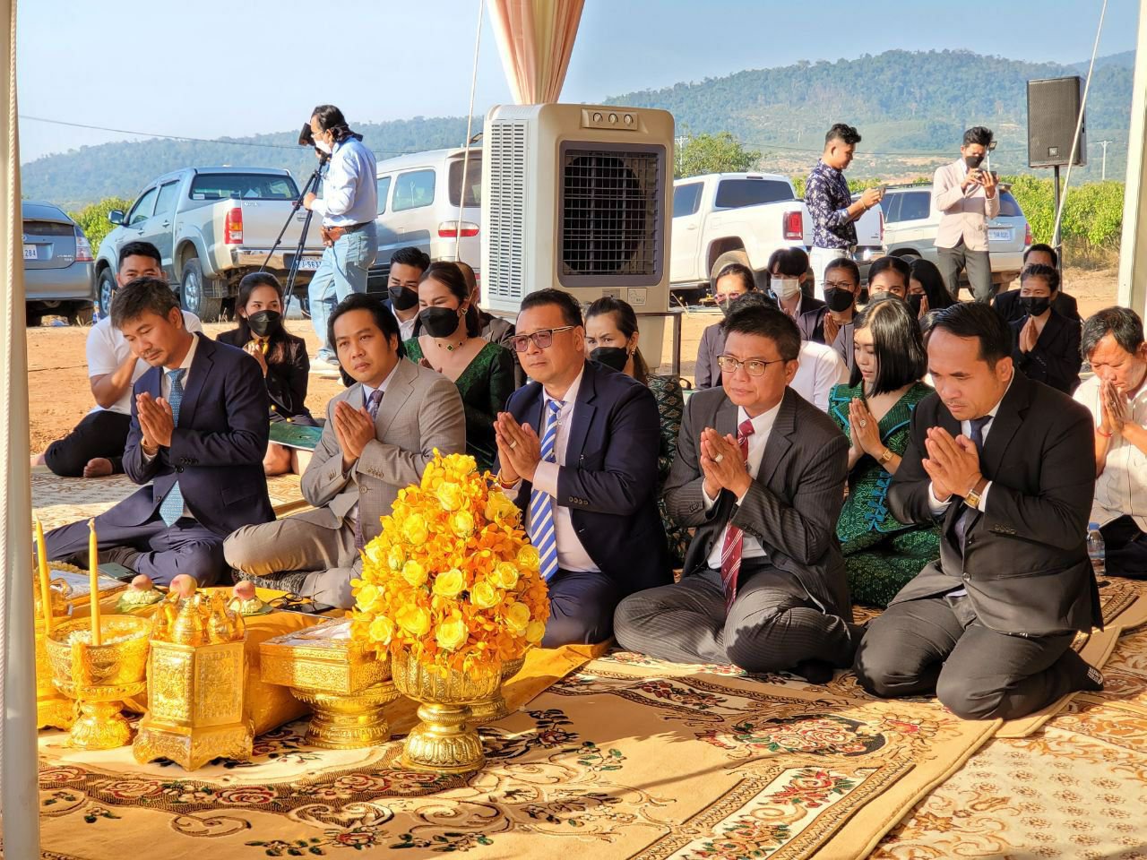 ឥឡូវនេះ ប្រសិនបើលោកអ្នក ចង់បានផ្ទះលំហែរ ឬ រីសត បែបស៊ីមផាក ដែលមានតែមួយគត់ នៅក្នុងប្រទេសកម្ពុជា ដែលហ៊ុព័ទ្ធដោយធម្មជាតិក្បែតំបន់ខាងលើនេះ សូមមកកាន់គម្រោង ខេមរៈលេហ្គើស៊ី អេកូរីសត អេន លេន ដែលត្រូវបានធ្វើពិធីក្រុងពាលី និងបញ្ចុះបឋមសិលា បើកការដ្ឋានសាងសង់ជាផ្លូវការ