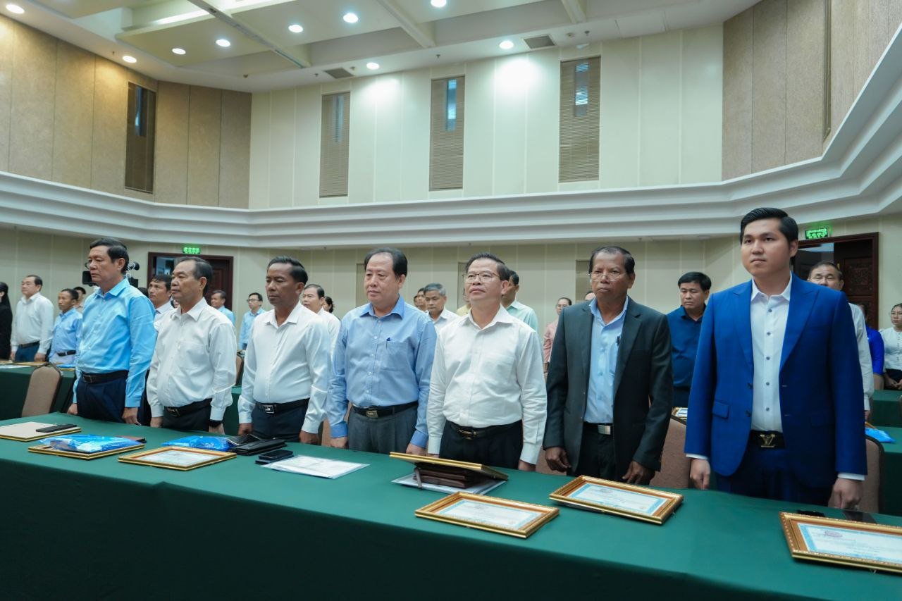 ឯកឧត្តម អេង ទូច