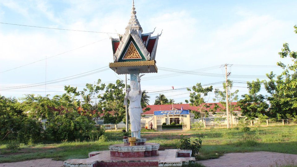 សាលាស្រុកស្រីសន្ធរ