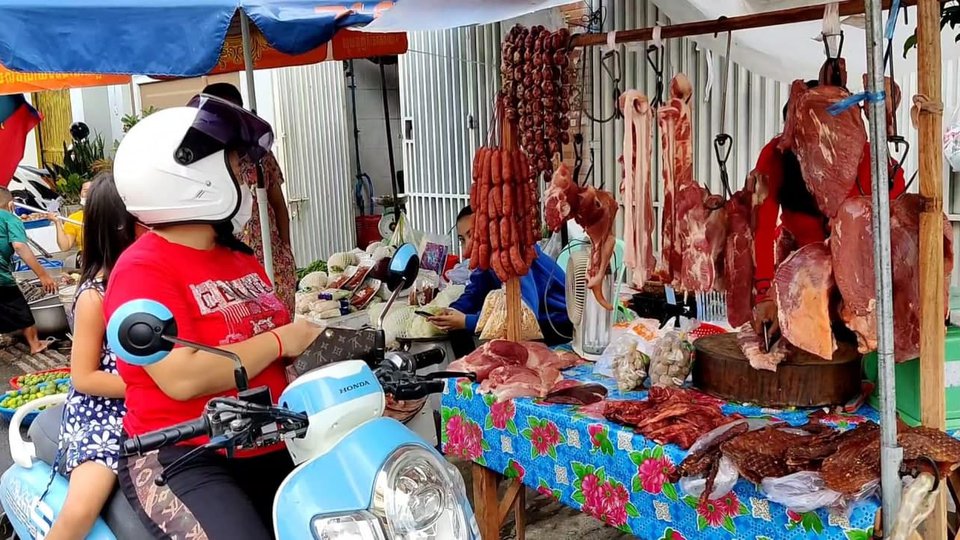 ការផ្គត់ផ្គង់សាច់ចាប់ផ្តើមកើនឡើងតិចតួច ក្រោយបញ្ចប់ការបិទខ្ទប់រាជធានីភ្នំពេញ និងក្រុងតាខ្មៅ