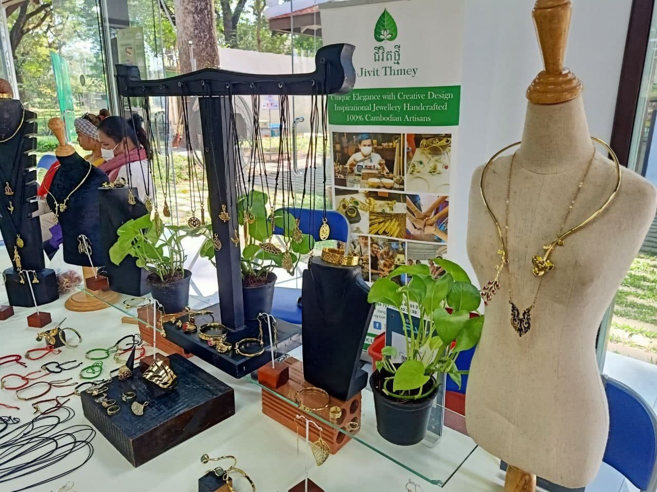 ការទទួលបានជោគជ័យក្នុងការតាំងពិព័រណ៍ក្នុងខេត្តសៀមរាបដែលមានការតាំងបង្ហាញផលិតផលខ្មែរជាច្រើនដោយក្រុមហ៊ុនផលិតក្នុងស្រុក ពេលកន្លងទៅ