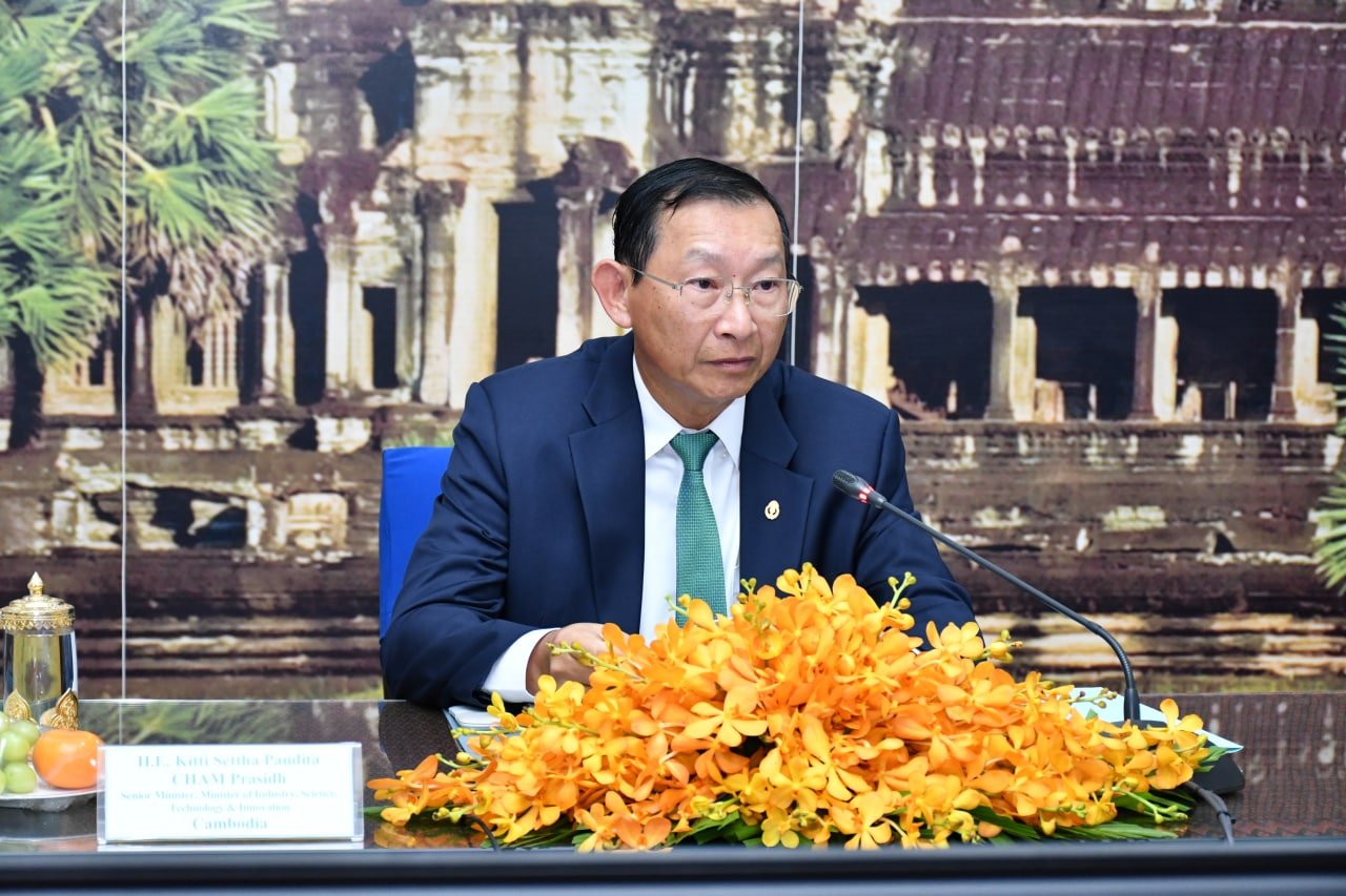 កិច្ចសន្ទនាថ្នាក់រដ្ឋមន្ត្រីអាស៊ានស្តីពីការស្តារសេដ្ឋកិច្ចលើកដំបូងជាមួយវិស័យឯកជន