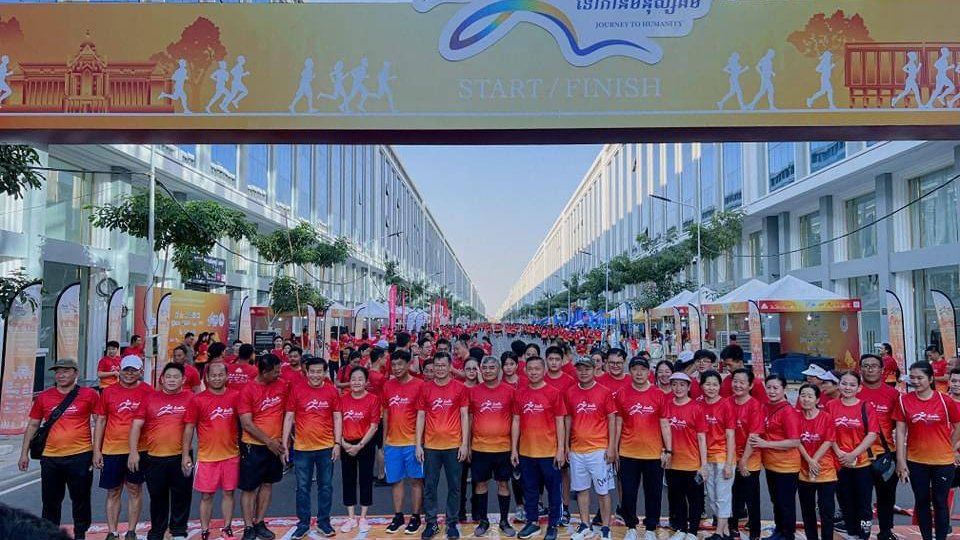 ក្រុមហ៊ុន លី ហួរ គ្រុប  បានផ្តួចផ្តើមប្រារព្ធកម្មវិធីដើរម៉ារ៉ាតុន ក្រោមប្រធានបទ “ដំណើរឆ្ពោះទៅកាន់មនុស្សធម៌"