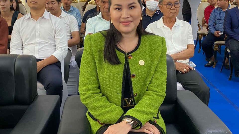 លោកស្រី សុខ បូរី តំណាងផ្នែកលក់ បុរីខេមរភូមិ