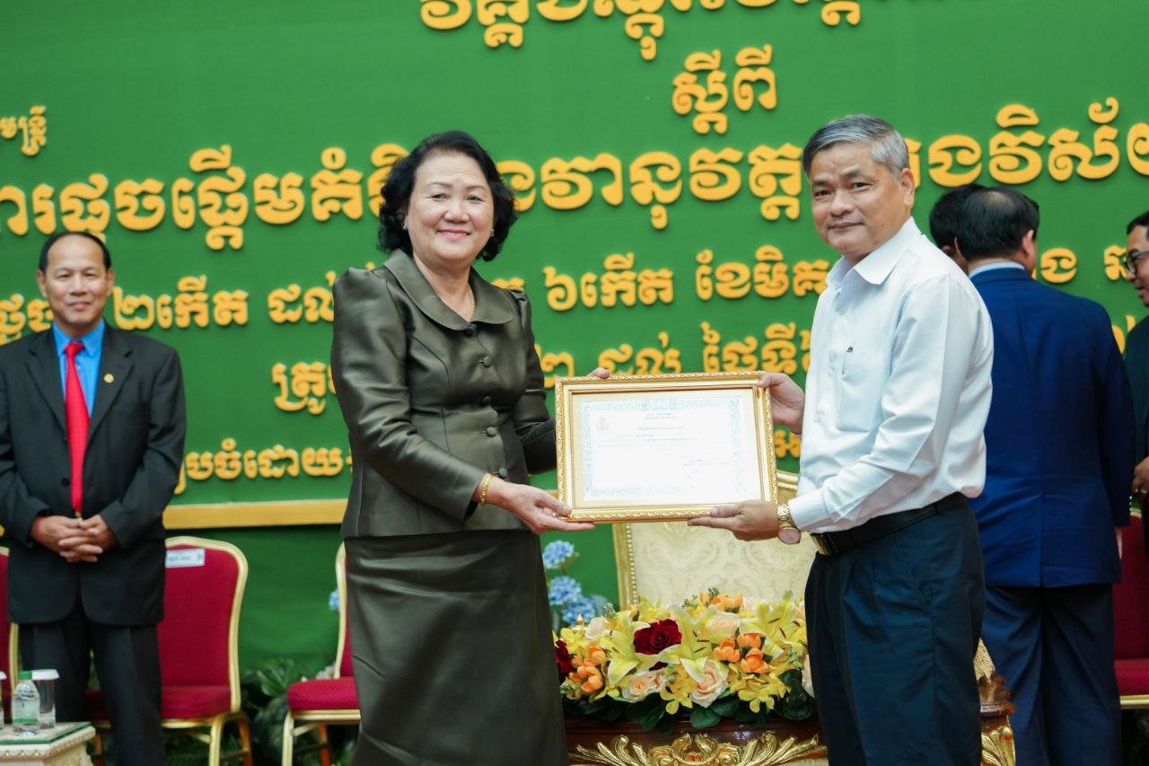 ឯកឧត្តម អេង ទូច