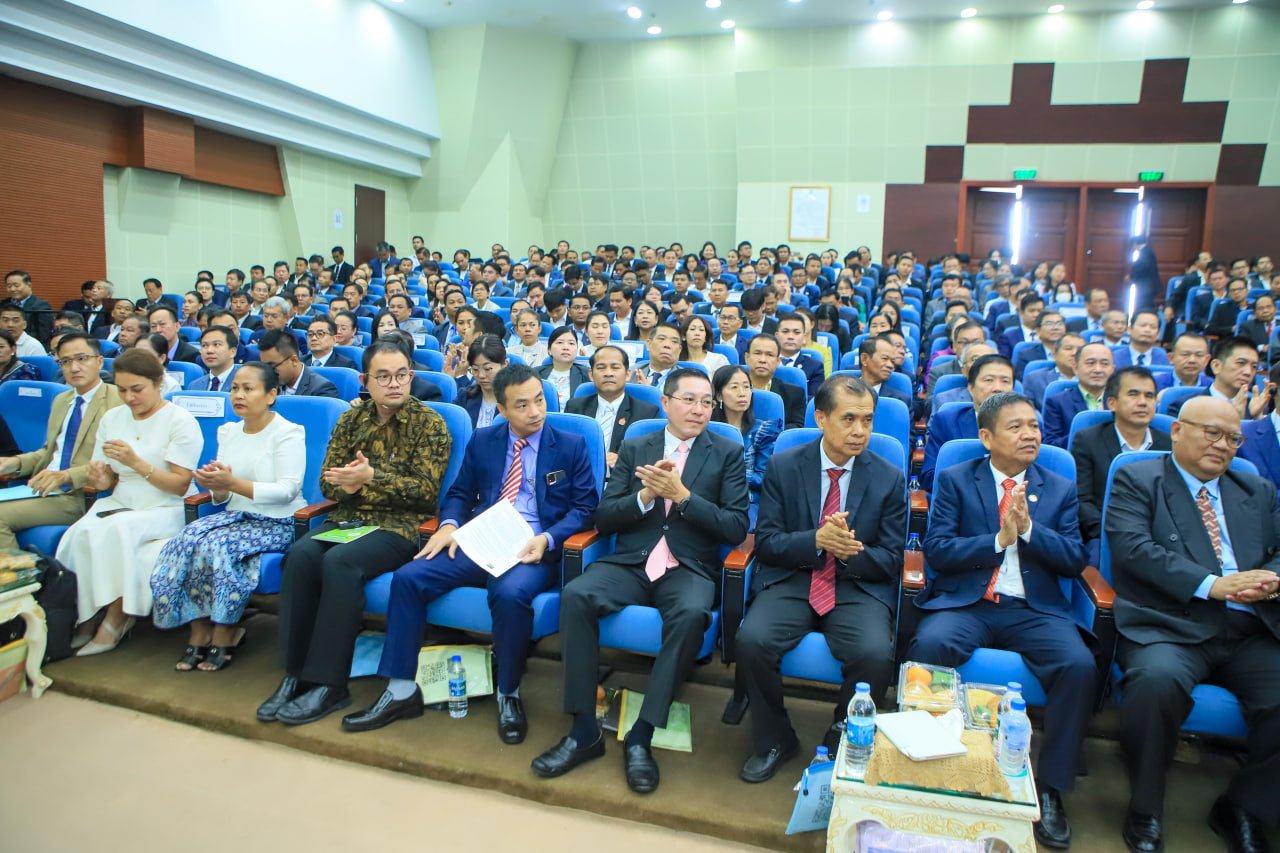ឯកឧត្ដមឧបនាយករដ្ឋមន្រ្តីប្រចាំការ វង្សី វិស្សុត