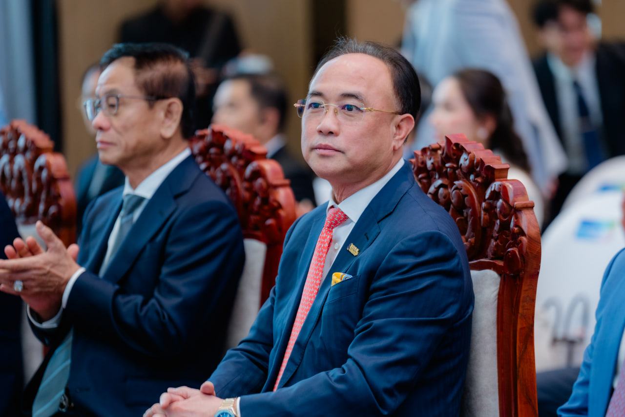 វីងសប និង សាវីម៉ិច