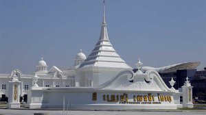 មហា​សេដ្ឋី លី យ៉ុងផាត់ បើក​សម្ពោធ​មជ្ឈមណ្ឌល​អាពាហ៍ពិពាហ៍ សន្និបាត និង​ពិព័រណ៍​ដ៏​ធំ​ប្រណីត​នៅ​តំបន់​សែនសុខ។