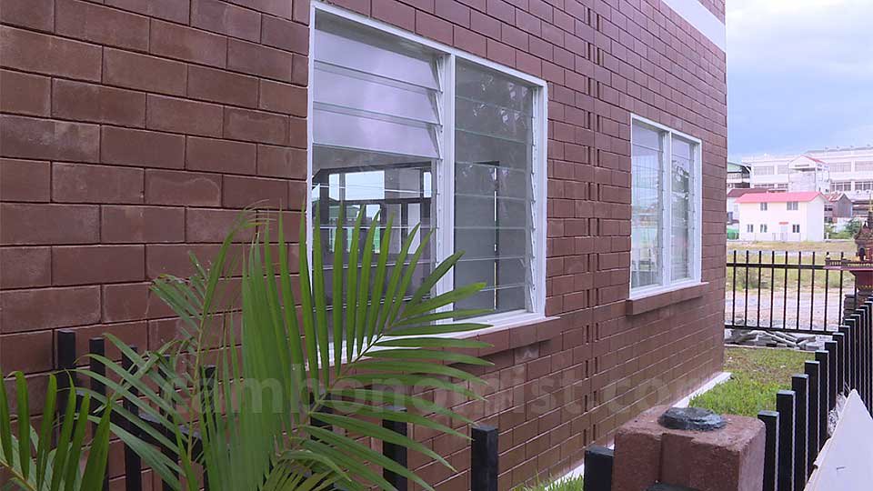ផ្ទះ​គំរូ​នៃ​គម្រោង​លំនៅដ្ឋាន​សាធារណៈ​តម្លៃ​ថោក​និង​មធ្យម​ដែល​វិនិយោគ​ដោយ​ឧកញ៉ា សៀ ឫទ្ធី។